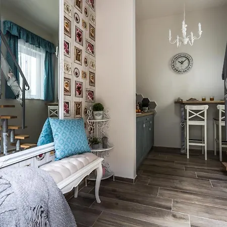 Tuenderpor Vendeghaz - Toertenelmi Belvarosaban Apartment *