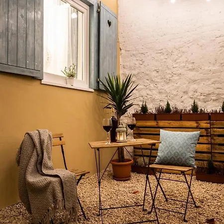 Apartment Tuenderpor Vendeghaz - Toertenelmi Belvarosaban *