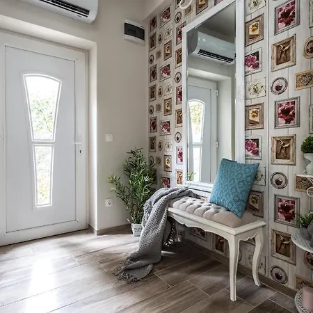 Tuenderpor Vendeghaz - Toertenelmi Belvarosaban Apartment